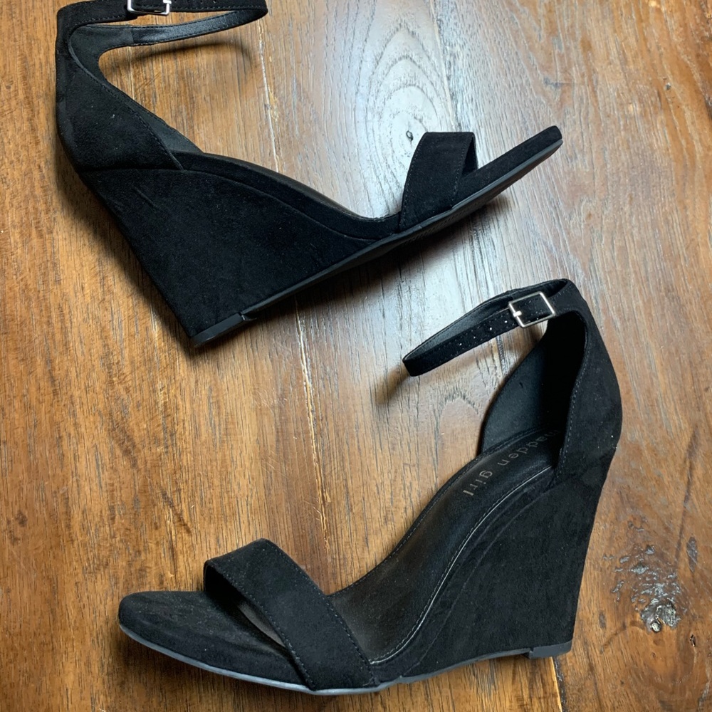 Madden Girl Black Suede Wedge Sandals Sz 9